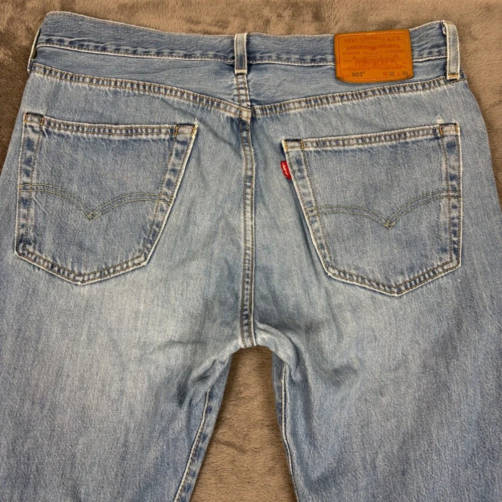 Levi's‎ Jeans Men 32x30 Blue 501 Original Fit Button Fly Light Wash Denim